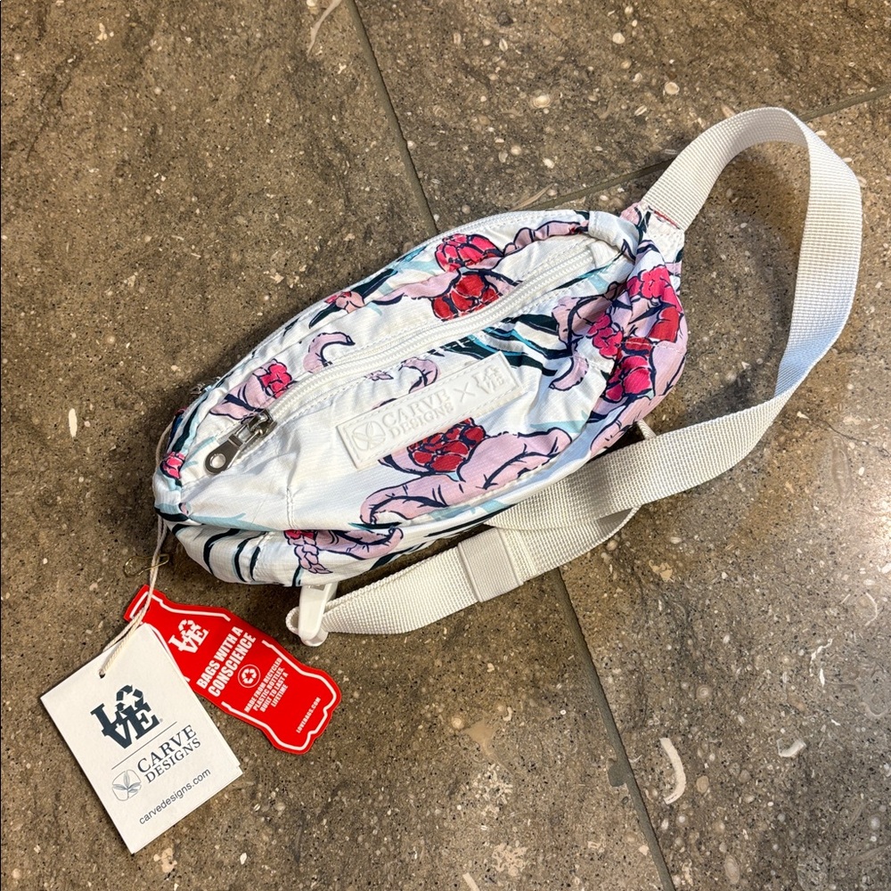 Carve Designs Henrietta Hip Pack Botanical, NWT
